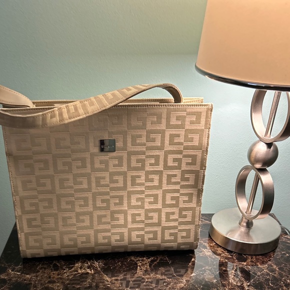 Sale! Rare Givenchy 4G Logo Monogram Beige Shoulder Bag - Picture 5 of 16